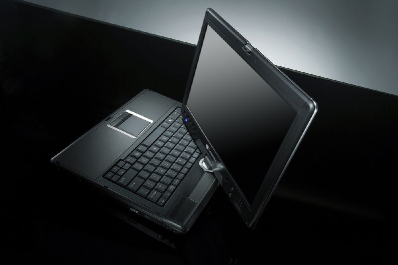 Illustration for article titled Gateway E155C Convertible: Notebook and Tablet, Thin & Light